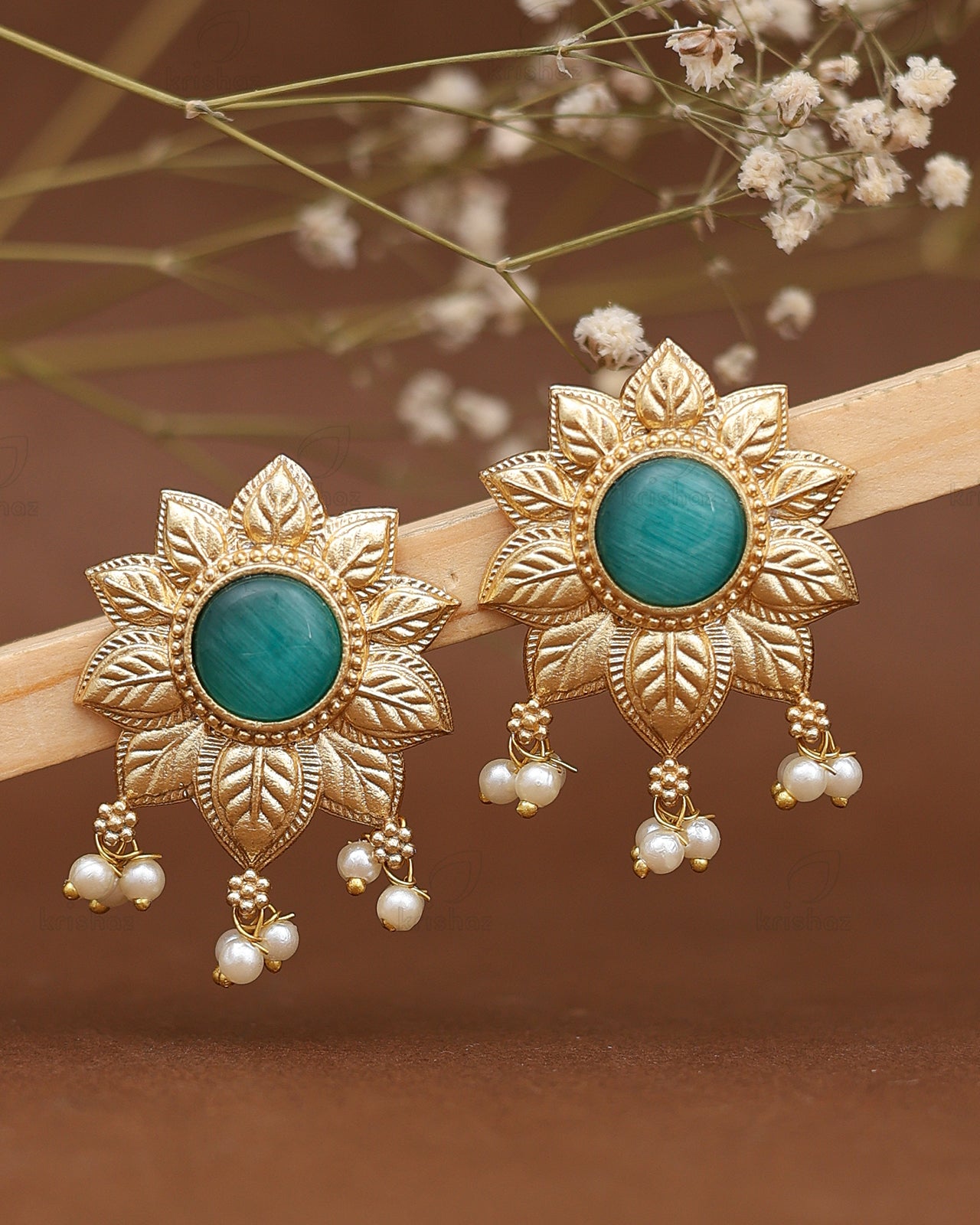 Kanak Premium Gold Studs