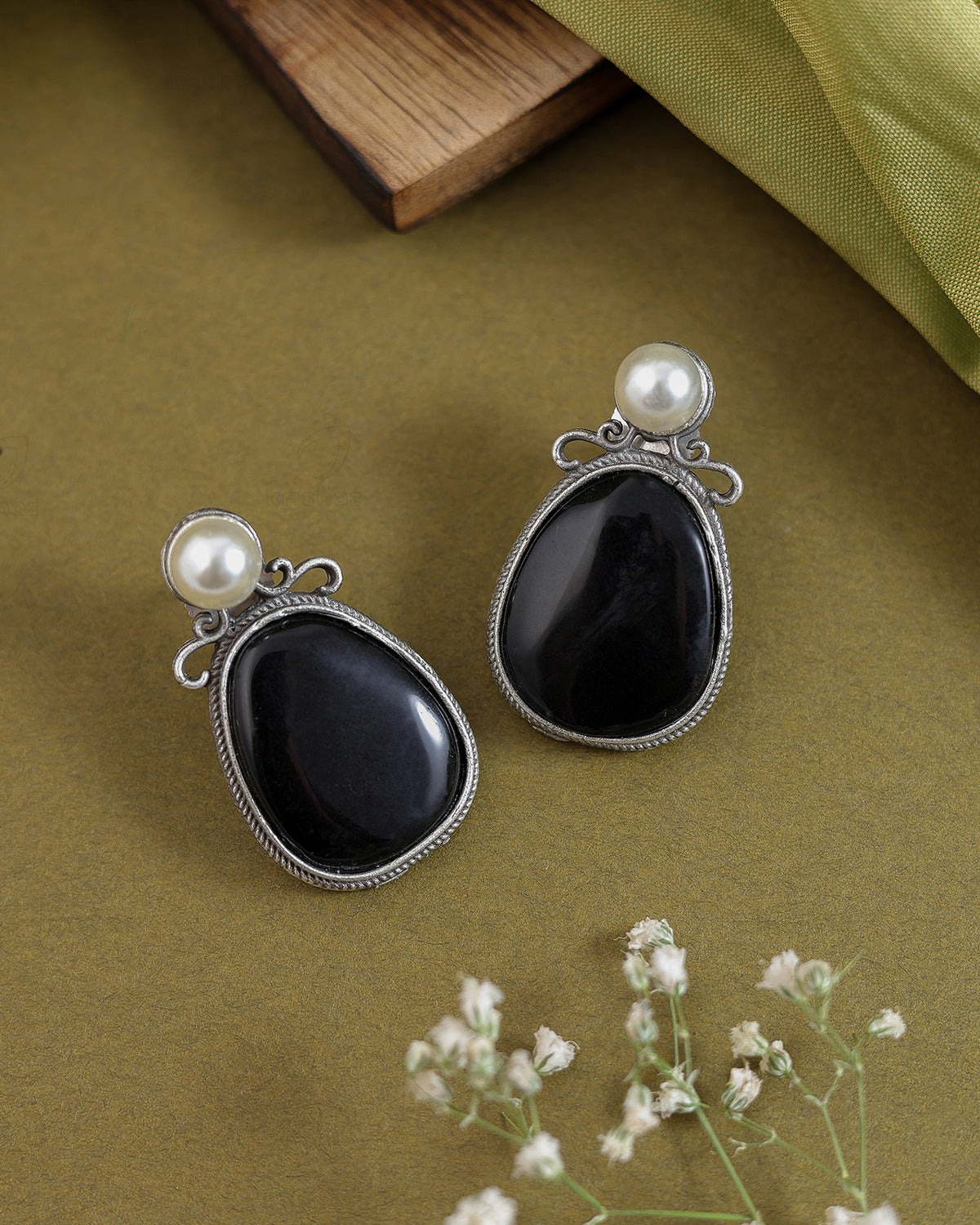 Tasha Stud Earrings - wxo