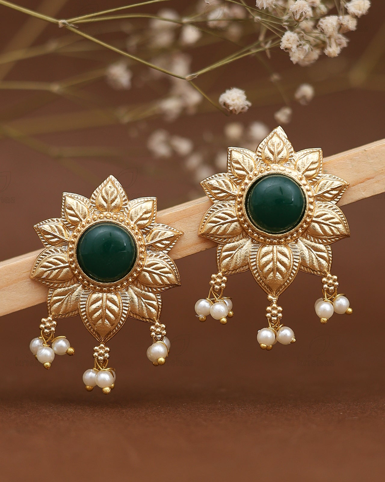 Kanak Premium Gold Studs