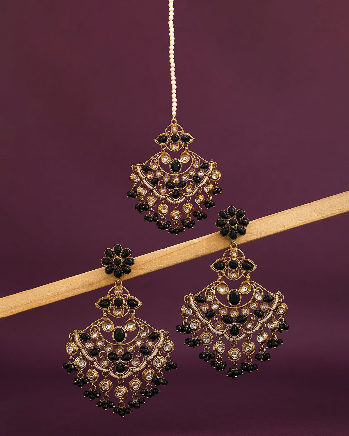 Dania Pakistani Kundan Danglers With Mangtika