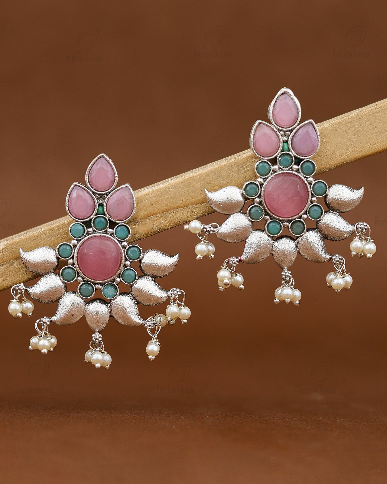 Netra Stud Earrings - wxo