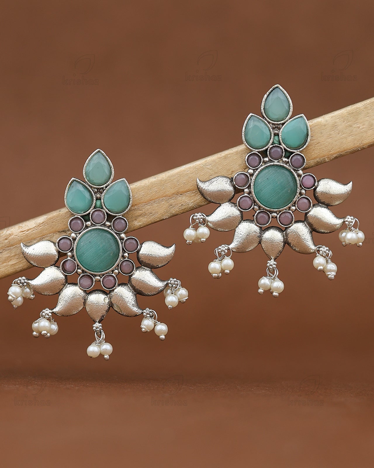 Netra Stud Earrings - wxo