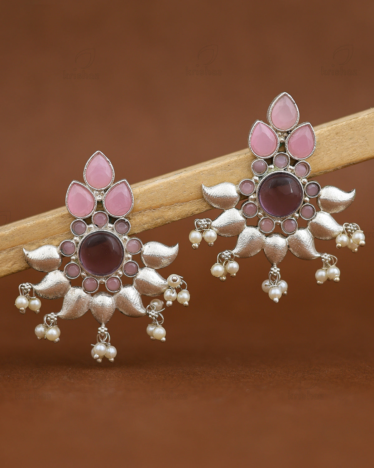 Netra Stud Earrings - wxo