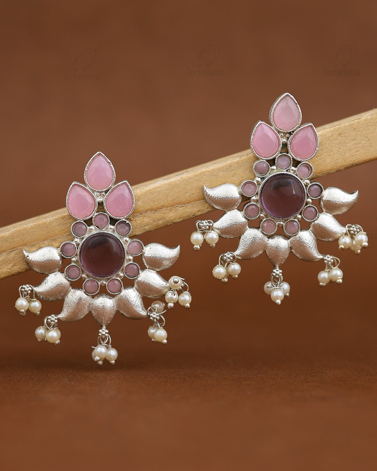 Netra Stud Earrings - wxo
