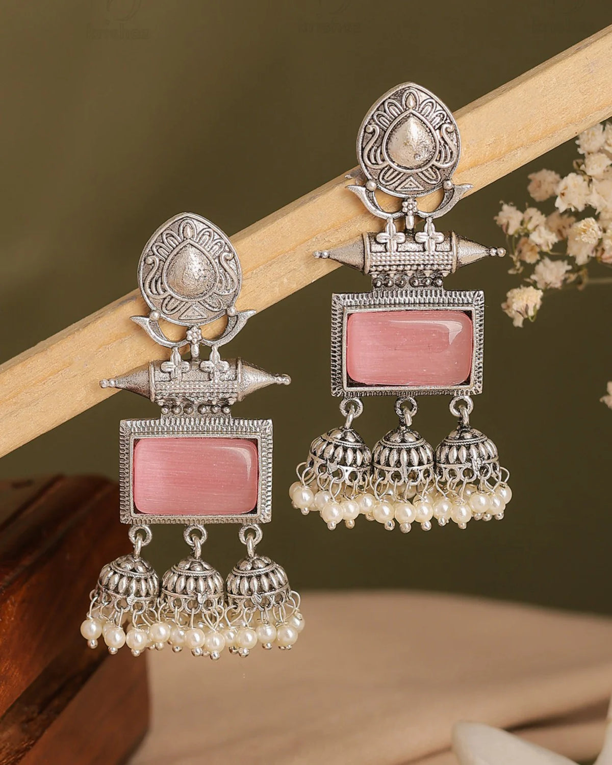 Maanya Dangler Earrings - wxo