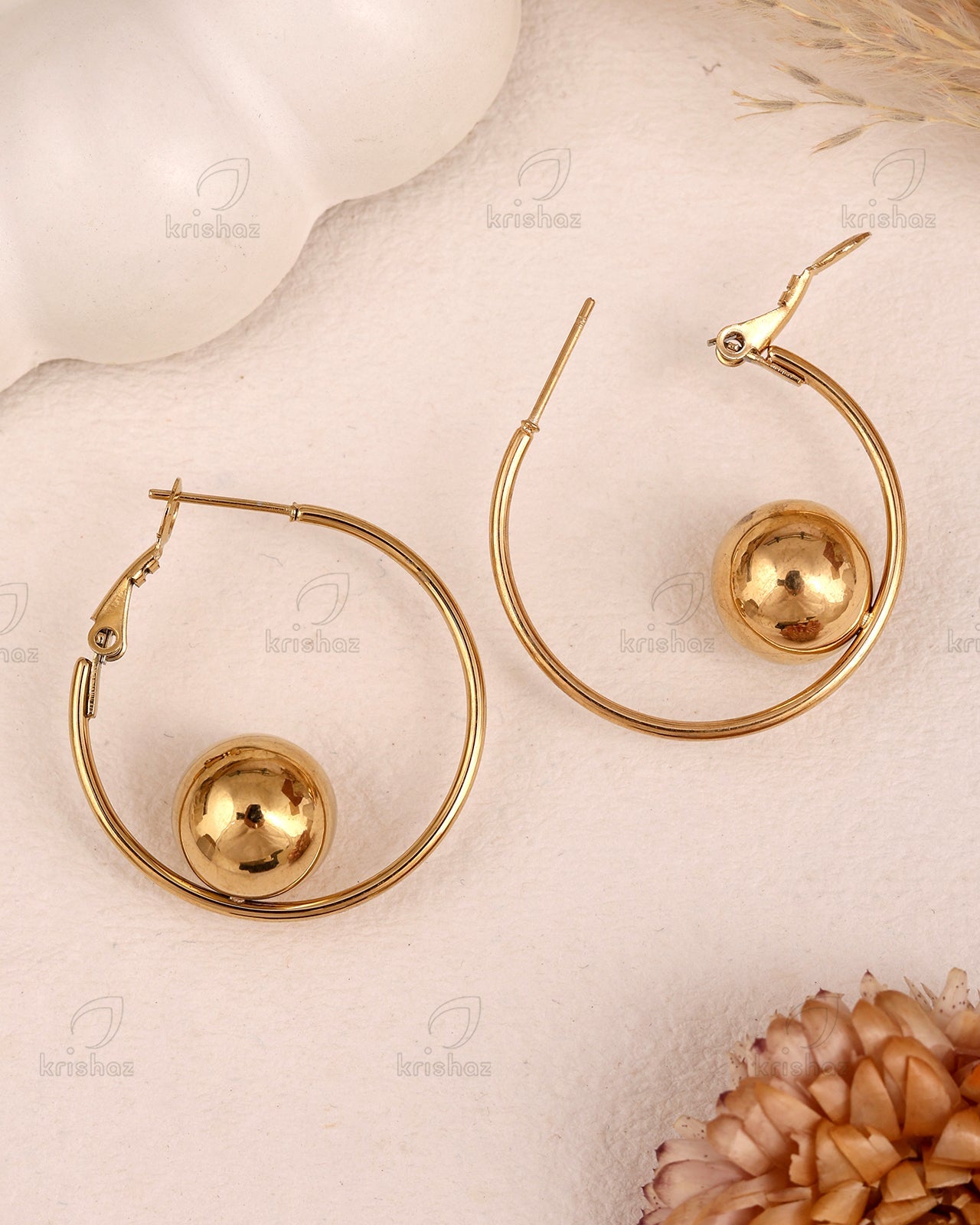 Noah Fashionable Hoop Earrings
