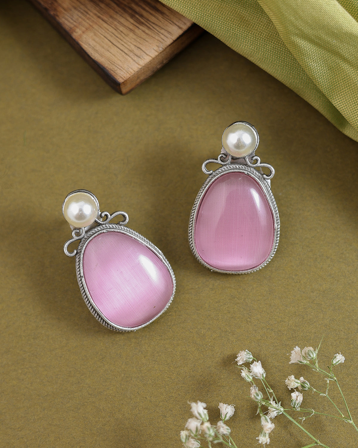 Tasha Stud Earrings - wxo