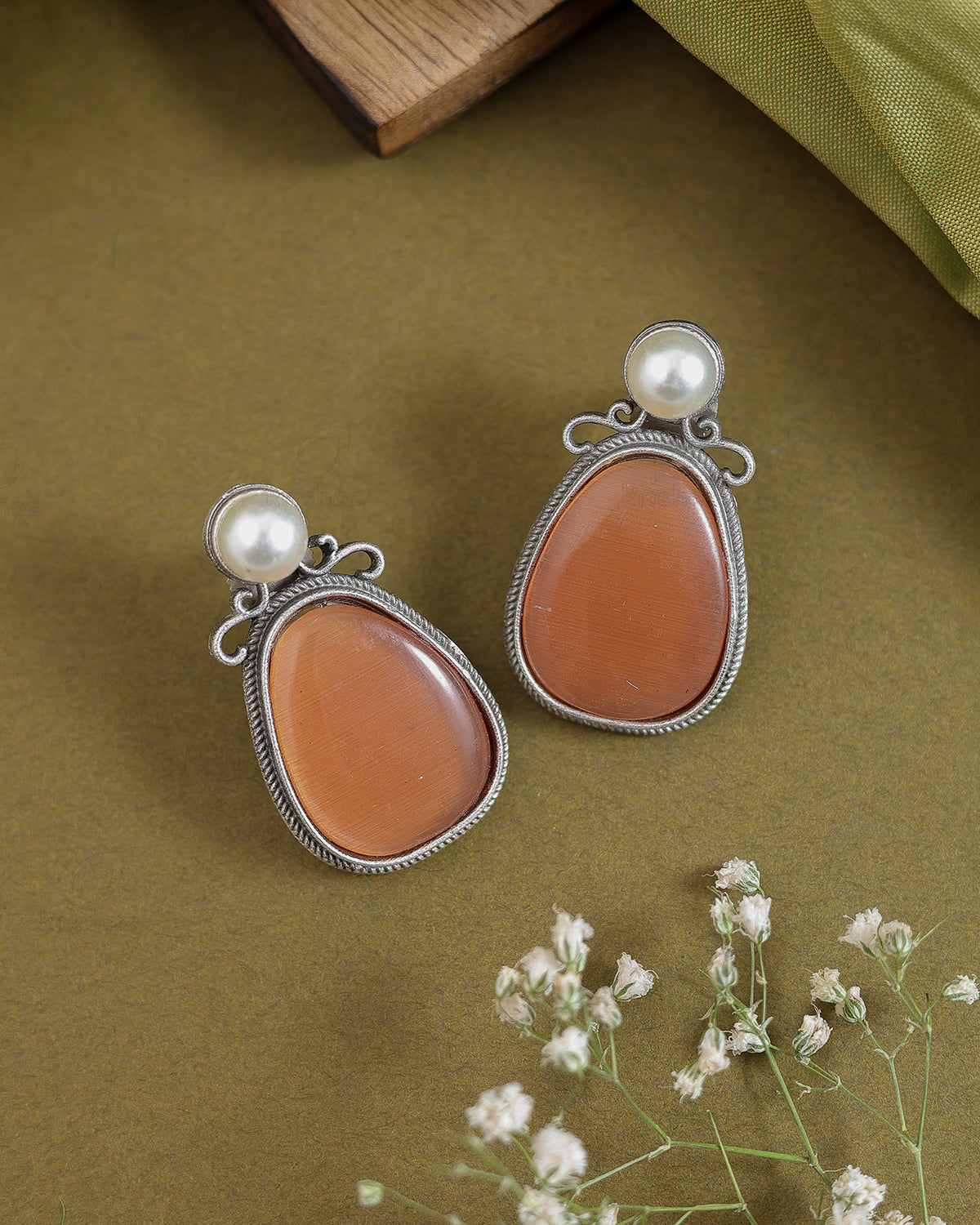Tasha Stud Earrings - wxo